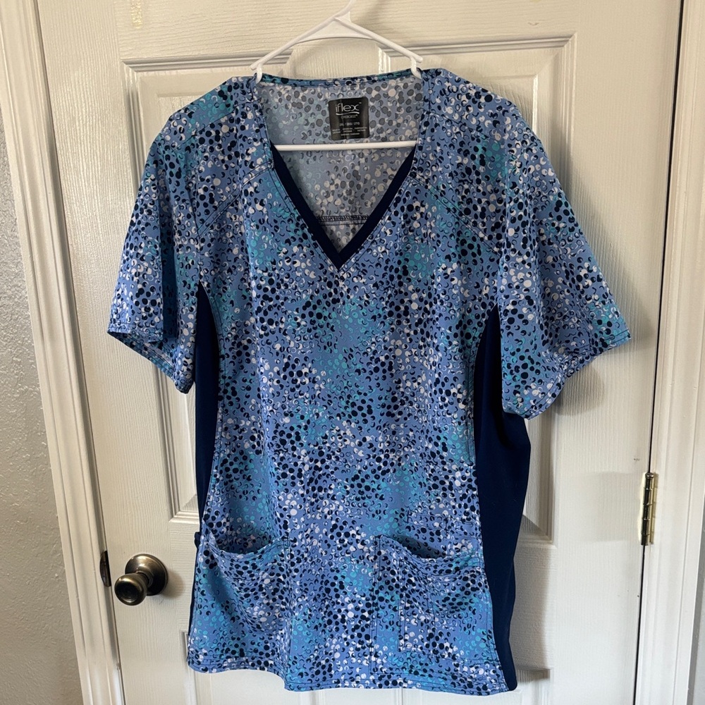 Cherokee iFlex Blue and White Patterned Scrub Top